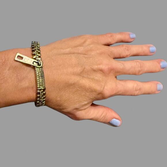 Jewelmint Retired Zipper Rhinestone Silver Tone Bangle - Picture 4 of 9